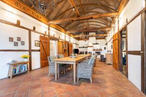 a dining room with a wooden table and chairs at Ferienwohnung Juttashof in Camin