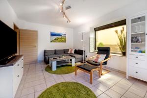 a living room with a couch and a tv at Rheinferien in Kamp-Bornhofen