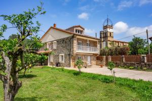 an exterior view of a house with a yard at La Casuca del Músico in Novales