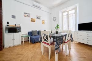 a living room with a table and a couch at Casabaffo in Piombino
