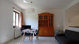 a living room with a table and a couch at Apartament Can Pujadas in Regencós