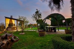 a garden with a gazebo and a table with plants at Casa Rural Abuelo Jose in Robledo de las Traviesas