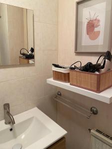 a bathroom with a sink and a mirror at Résidence l'olympia in Montgenèvre +10 photos
