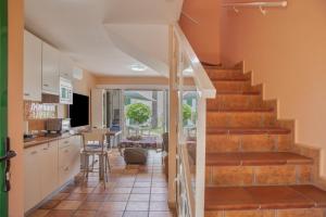 a kitchen and staircase in a home with orange walls at Bungalow El Caserío De Merengue in San Bartolomé