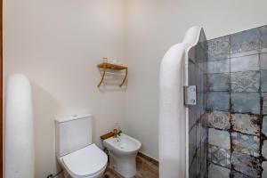 a bathroom with a toilet and a sink at Alte Com Amor in Alte +36 photos