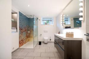 a bathroom with a shower and a toilet and a sink at Casa Schneck in Longkamp +23 photos