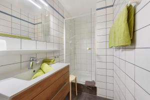 a bathroom with a sink and a shower at Thum in Daisendorf