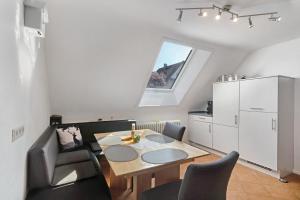 a kitchen and dining room with a table and chairs at Ferienwohnungen Hog , Ringsheim in Ringsheim