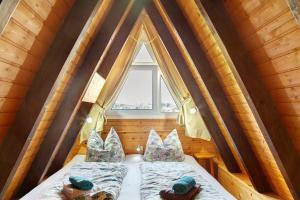 a bed in a room with a window at Villa Königsdorf am See in Waldkirchen