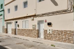 a white building with a door on the side of it at 2b El Amore in Vecindario
