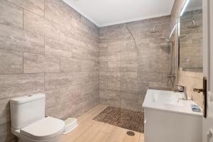 a bathroom with a toilet and a sink at Casa Arcadia T3 in São Bartolomeu de Messines +19 photos