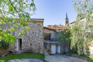an exterior view of a stone house with a courtyard at Typical House Completely Renovated in Saint-Alban-dʼAy