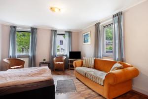 a living room with a couch and a desk at Ferienwohnungen Roth in Willingen