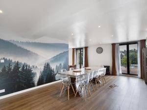 a dining room with a mountain view mural at Residence les Isards in Formiguères