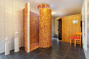 a bathroom with a pillar with a red chair at Ferienvilla Kapitänshaus in Karlshagen +23 photos