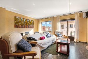 a living room with a couch and two chairs at Cal Guerrer in Mogente