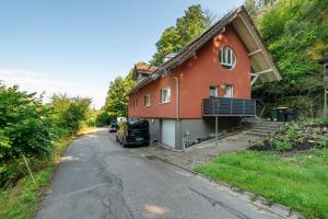 a red house on the side of a road at Ferienwohnung am Hirschfelsen in Bühlertal