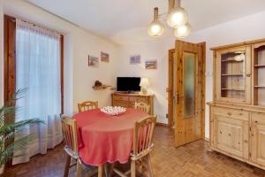 a dining room with a table and a television at A Due Passi Valdidentro in Valdidentro