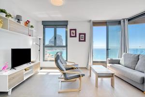 a living room with a couch and a tv at Infinium 12b in Calpe
