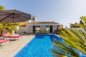 a villa with a swimming pool and a house at Bennu in Calpe