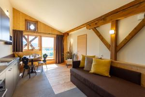a living room with a couch and a table at Daimlhof Ferienwohnung Moosherz in Völs am Schlern
