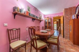 a dining room with a wooden table and chairs at Posada Paraso Iris in Isla