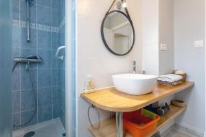 a bathroom with a sink and a shower at Appartement face Mer - 50m plage in Douarnenez +21 photos