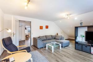 a living room with a couch and a table at Lydias Ferienwohnung in Schmallenberg