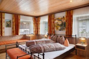 a bedroom with two beds in a room at Ferienwohnung Piburgersee in Oetz