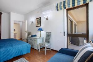 a bedroom with a bed and a dresser and a mirror at Casa do Mar na Figueira da Foz in Figueira da Foz
