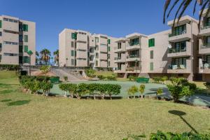 an image of an apartment complex with a park at Espectacular Y Amplio Las Américas in Playa de las Americas