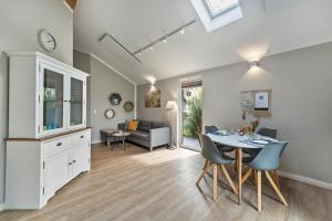 a kitchen and living room with a table and chairs at Nordlicht in Fehmarn
