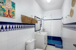 a white bathroom with a toilet and a mirror at Casa Crater 3 in El Paso +17 photos