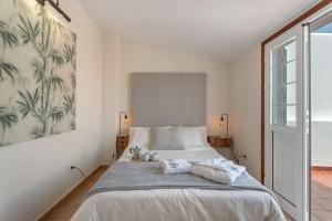 a bedroom with a bed with a large painting on the wall at Morgana in Abades