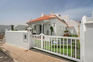 a white fence in front of a white house at Morgana in Abades