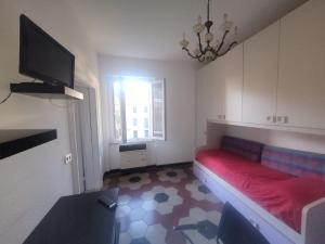 a living room with a red couch and a window at Garibaldi vista Giardino in Bonassola