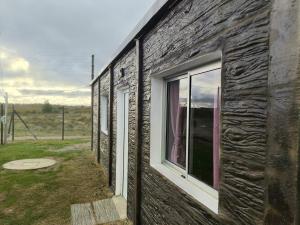 a building with a window on the side of it at Refugio del Horizonte Colonia in Colonia del Sacramento