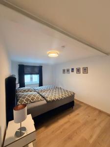 a bedroom with a bed and a window at Fewo im schönen Allensbach in Allensbach