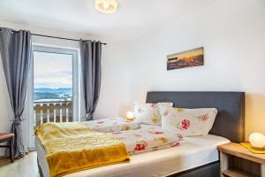 a bedroom with a bed and a window at Ameisberger - Landhaus in Mollmannsreith