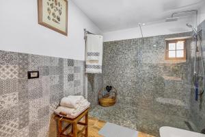 a bathroom with a shower with a glass shower stall at Casa Bene in Güimar +21 photos