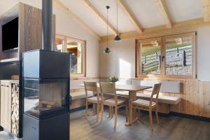 a kitchen and dining room with a table and chairs at Chalet Hugo in Verano