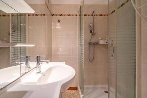 a bathroom with a sink and a shower at Maison de pecheurs in Valras-Plage +11 photos