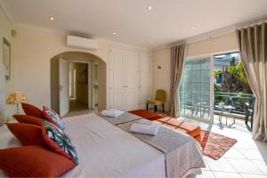 a bedroom with a large bed and a balcony at Casa Valerie in Vale do Lobo