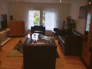 a living room with couches and a table in it at Ferienhaus Kudensee in Kudensee