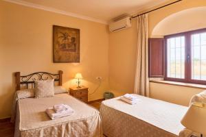 a bedroom with two beds and a window at Apartamentos Valsequillo Córdoba in Valsequillo