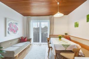 a living room with a table and a couch at Ferienwohnung Wennesz 1 in Chieming +18 photos