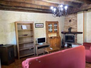 a living room with a couch and a fireplace at Los Avellanos Casa 2 in Celis