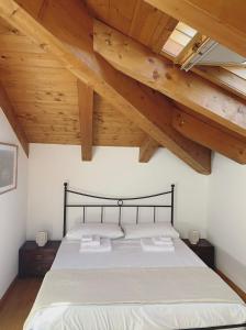 a bedroom with a large bed with wooden ceilings at Il Rifugio di Palmanova in Palmanova