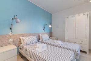 a bedroom with two beds with towels on them at C 102 Puntavilla Mare in La Maddalena +16 photos