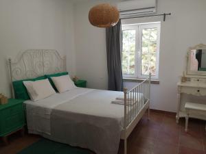 a bedroom with a bed and a window at Casa do Vagar in Vimieiro +27 photos